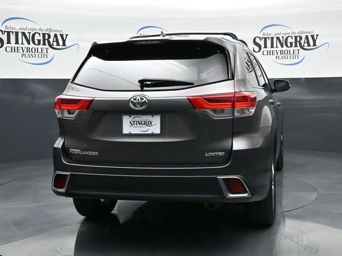 Used 2017 Toyota Highlander Limited image 6