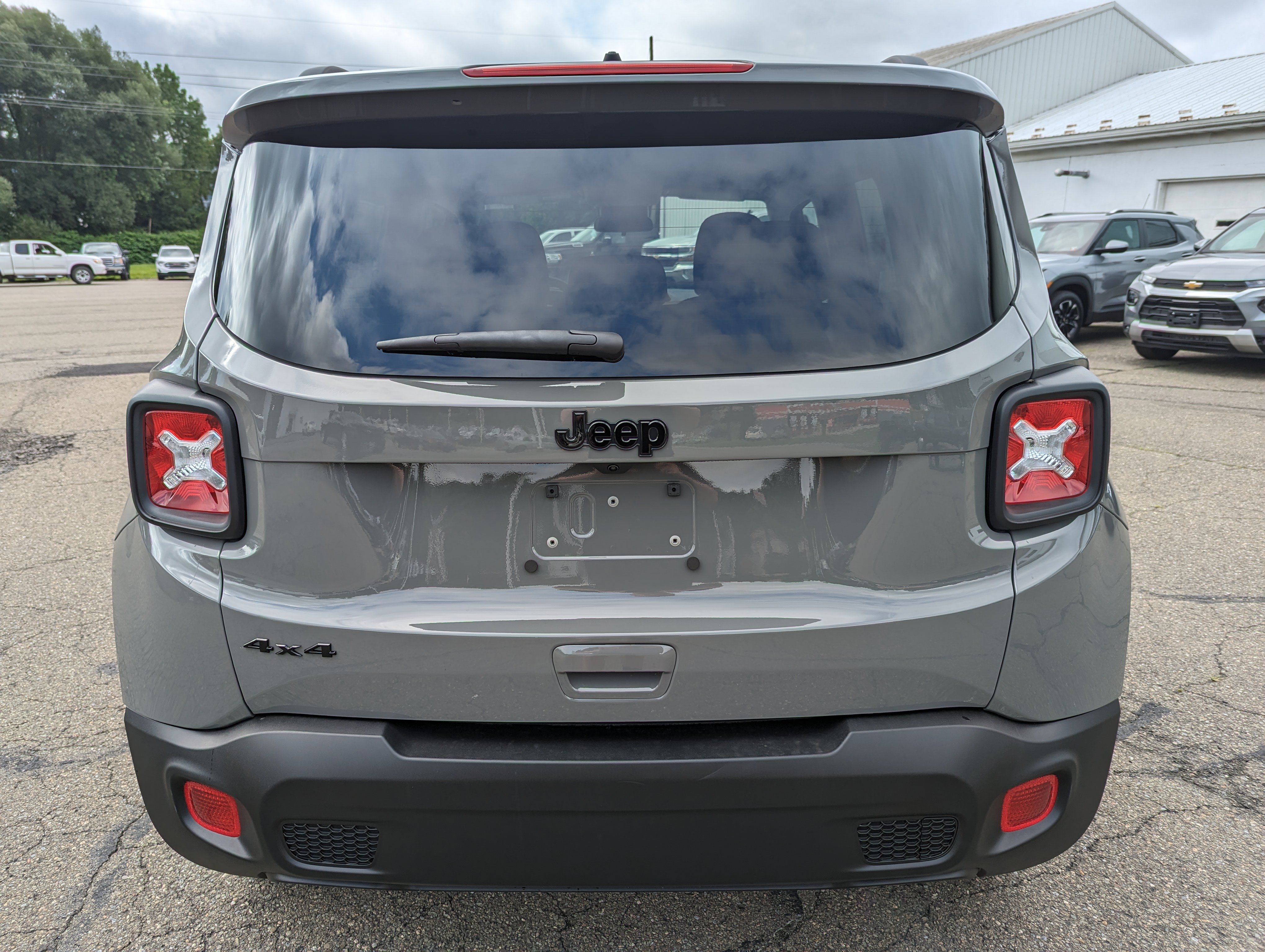 Used 2023 Jeep Renegade Latitude AWD/4WD image 5