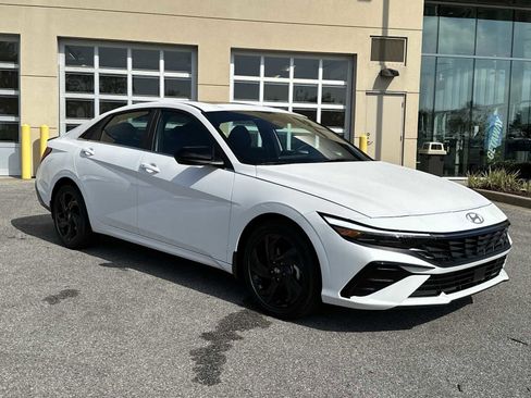New 2026 Hyundai Elantra SEL Sport Premium FWD image 2