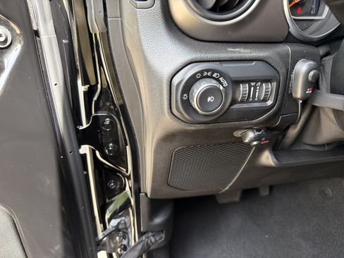 Used 2019 Jeep Wrangler Sport AWD/4WD image 19