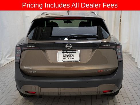 Used 2025 Nissan Kicks SR AWD/4WD image 4