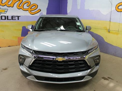 Used 2025 Chevrolet Blazer LT FWD image 3