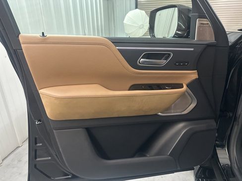 Certified 2025 INFINITI QX80 Sensory image 12