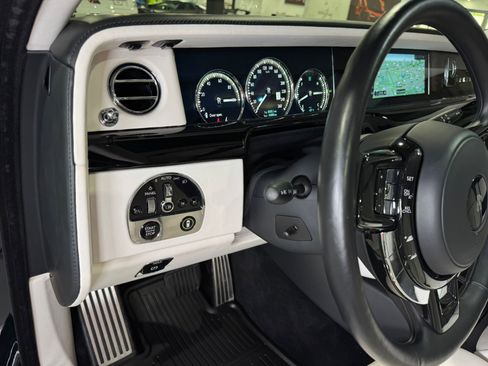 Used 2022 Rolls-Royce Phantom Sedan image 36