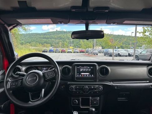 Used 2022 Jeep Gladiator Sport AWD/4WD image 11