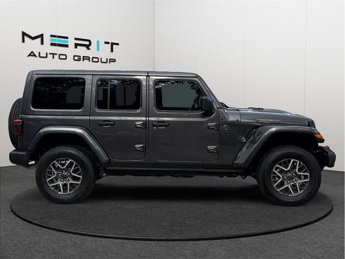Used 2025 Jeep Wrangler Unlimited Sahara image 10