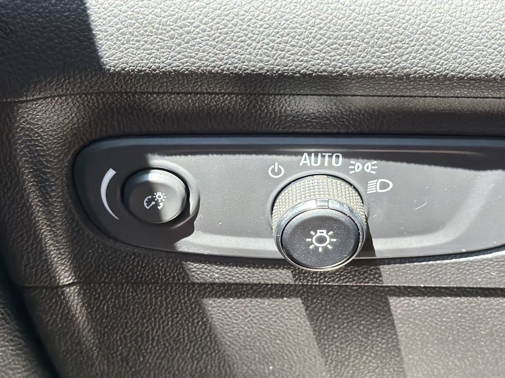 Used 2021 Buick Envision Preferred FWD image 19