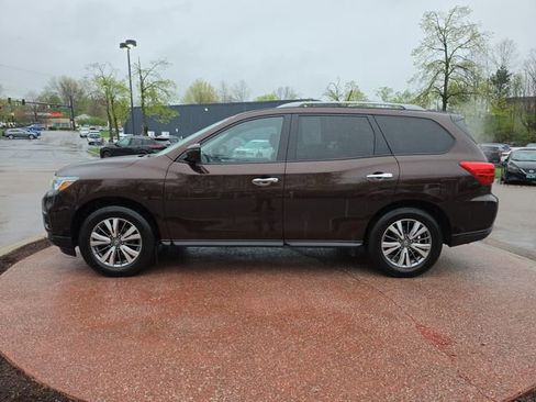 Used 2019 Nissan Pathfinder SL AWD/4WD image 2