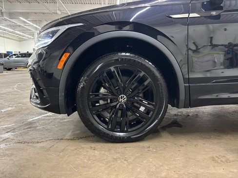 Used 2022 Volkswagen Tiguan SE R-Line AWD/4WD image 36