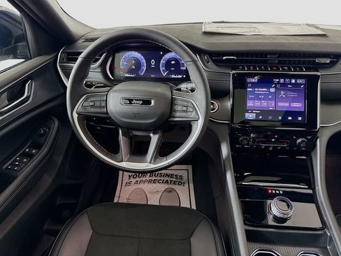 New 2025 Jeep Grand Cherokee L Altitude image 21