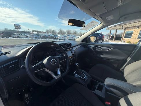 Used 2019 Nissan Rogue Sport S image 12
