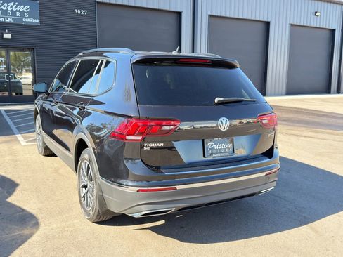 Used 2020 Volkswagen Tiguan SE w/ Panoramic Sunroof Package image 4