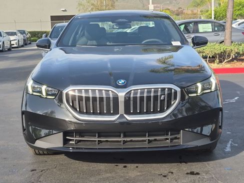 New 2027 BMW i5 eDrive40 w/ Convenience Package RWD image 3
