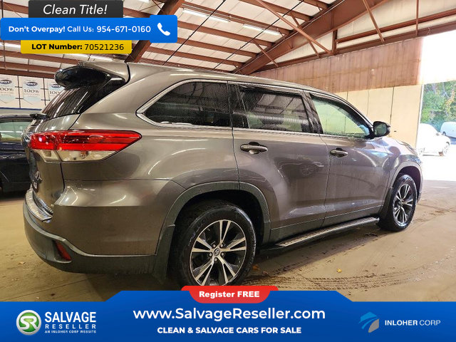 Used 2019 Toyota Highlander LE AWD/4WD image 4