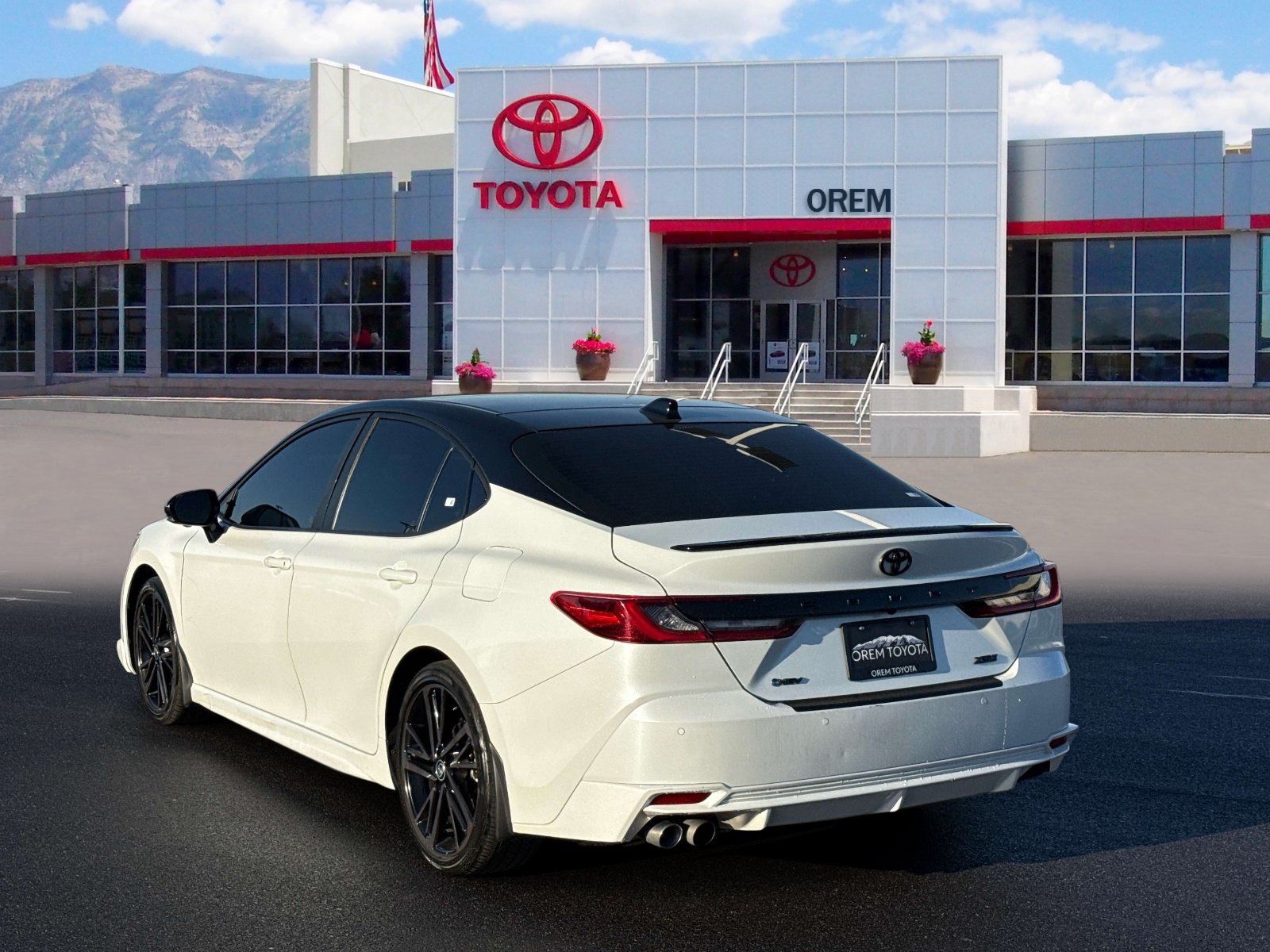 Used 2025 Toyota Camry XSE w/ Premium Plus Package FWD image 5