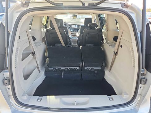 Used 2024 Chrysler Pacifica Touring-L FWD image 27