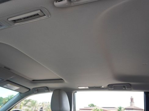 Used 2019 Toyota Highlander XLE FWD image 33