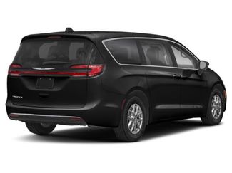 Used 2024 Chrysler Pacifica Touring-L video 2