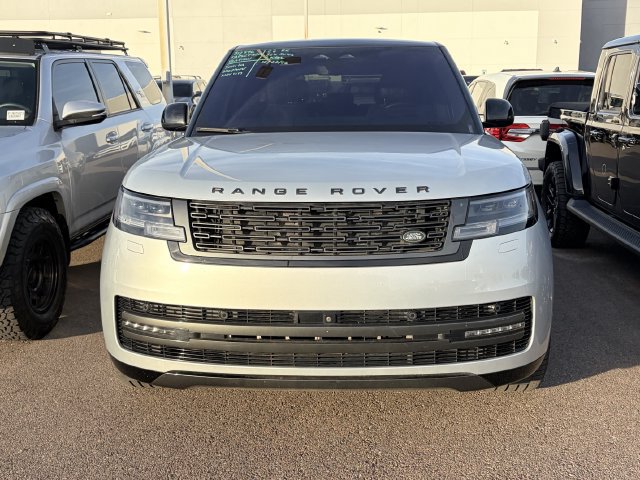 Used 2023 Land Rover Range Rover SE AWD/4WD image 2