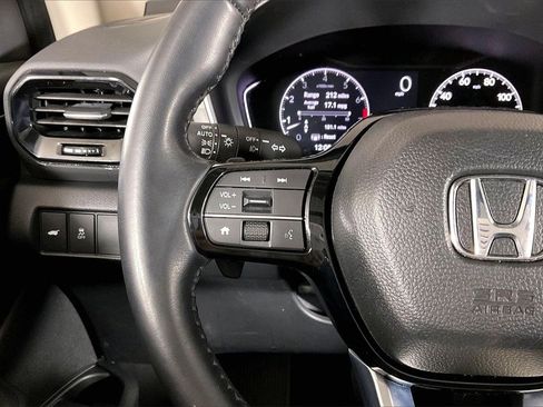 Used 2025 Honda Pilot Touring image 18