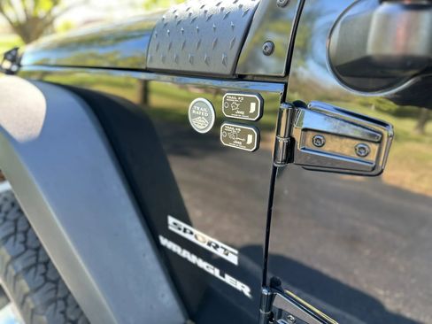 Used 2012 Jeep Wrangler Sport AWD/4WD image 9