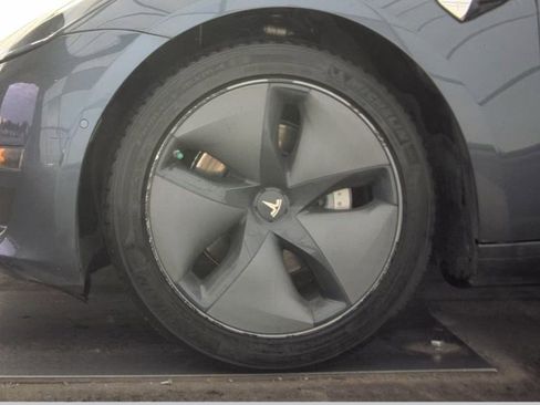 Used 2018 Tesla Model 3 Long Range image 10