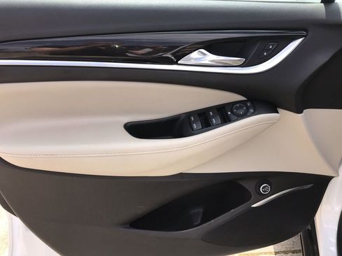Used 2019 Buick Enclave Essence FWD image 13