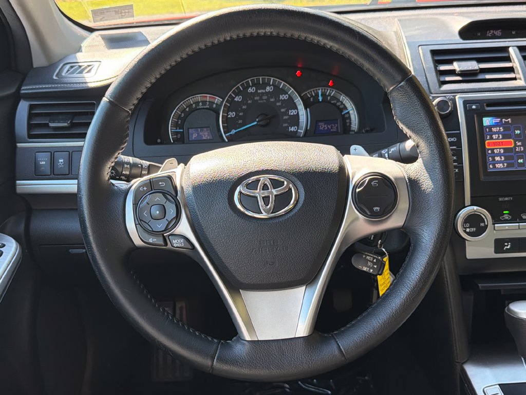Used 2014 Toyota Camry SE FWD image 16