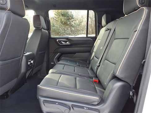 Used 2023 GMC Yukon XL SLT image 10