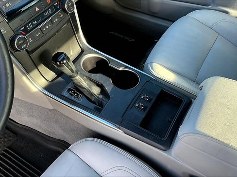 Used 2017 Toyota Camry XLE image 13