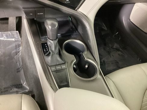 Used 2022 Toyota Camry SE FWD image 18