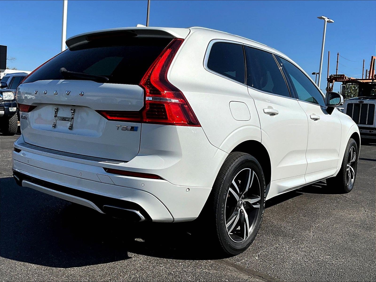 Used 2018 Volvo XC60 T5 R-Design w/ Convenience Package AWD/4WD image 6