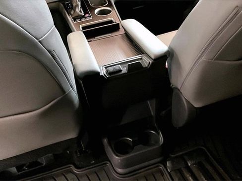 Used 2021 Toyota Sienna XLE image 10