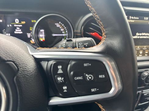 Used 2021 Jeep Wrangler Unlimited Sahara AWD/4WD image 30