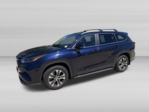 Used 2023 Toyota Highlander XLE AWD/4WD image 10