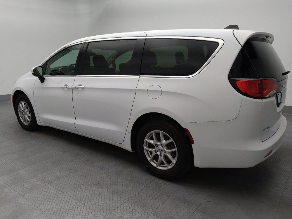 Used 2022 Chrysler Voyager LX FWD image 3
