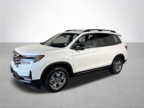 Used 2023 Honda Passport TrailSport image 2