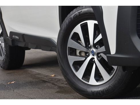 Certified 2025 Subaru Outback Premium w/ Popular Package #1A image 11