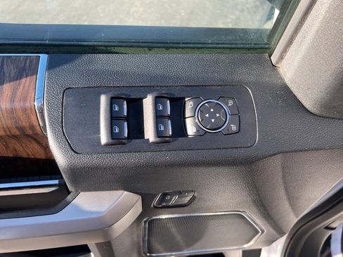 Used 2018 Ford F150 Lariat w/ Equipment Group 502A Luxury image 16