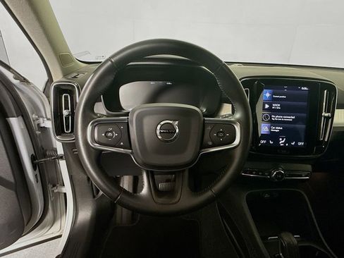 Used 2020 Volvo XC40 T5 Momentum image 11