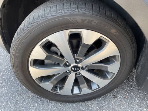 Used 2020 Kia Telluride S FWD image 29