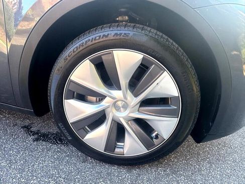 Used 2023 Tesla Model Y Long Range image 14