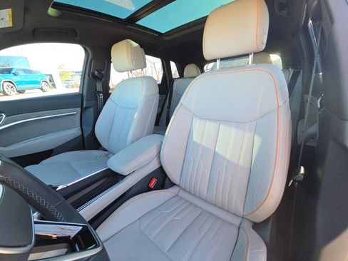 Used 2024 Audi Q8 e-tron Prestige w/ Prestige Package image 11