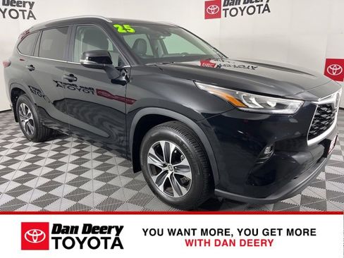 Used 2025 Toyota Highlander XLE image 1