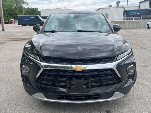 Used 2025 Chevrolet Blazer LT AWD/4WD image 2