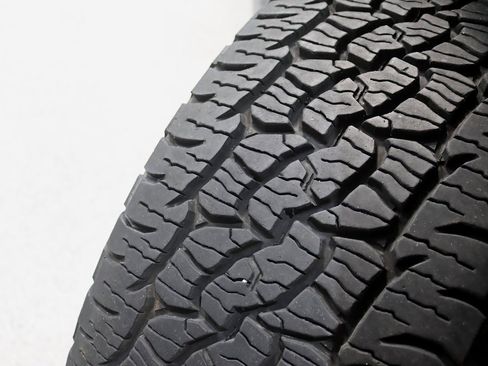 Used 2018 Nissan Titan SV w/ SV Convenience Package image 32