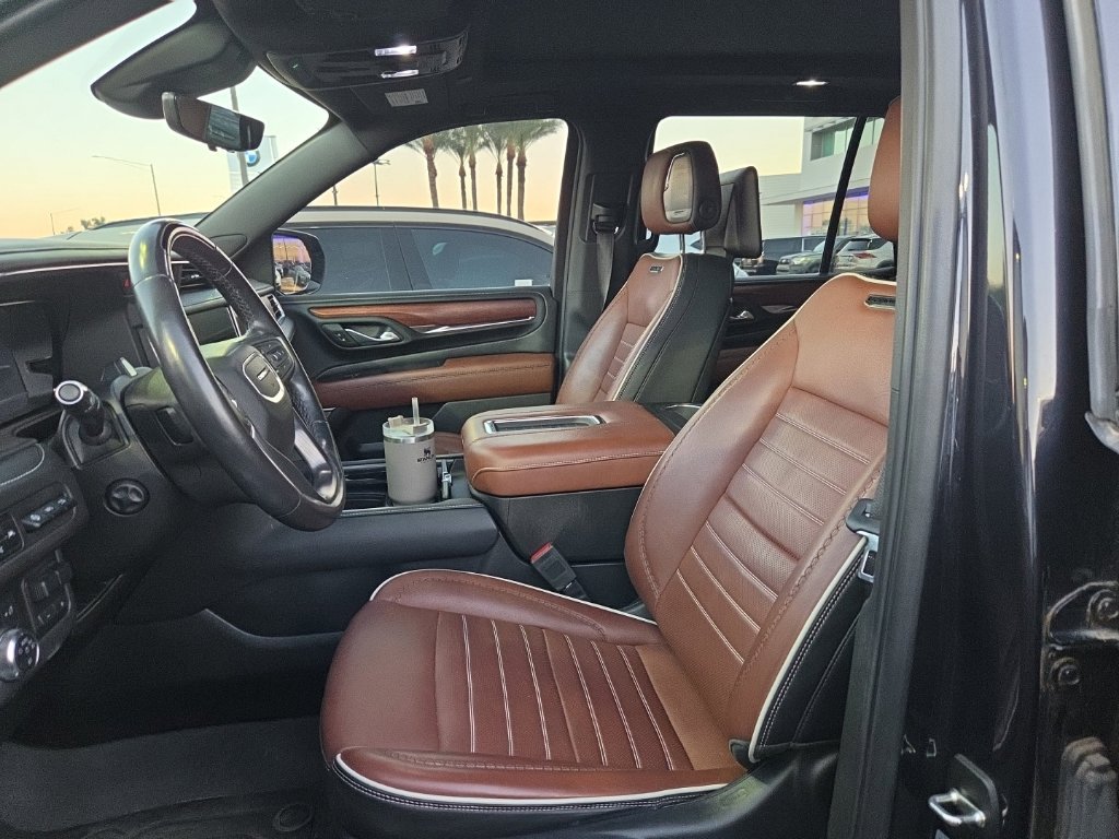Used 2023 GMC Yukon Denali Ultimate AWD/4WD image 6
