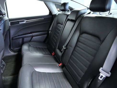 Used 2015 Ford Fusion SE w/ Equipment Group 202A image 15