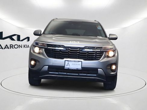Used 2024 Kia Seltos EX FWD image 2