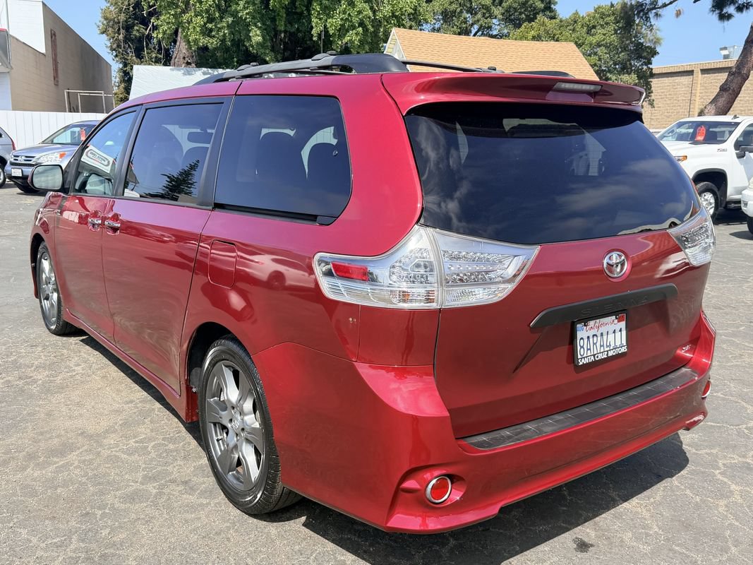 Used 2017 Toyota Sienna SE w/ SE Preferred Package FWD image 4